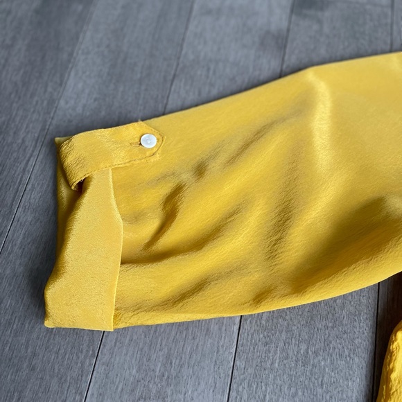 Beautiful mustard colour blouse. Sz M - Picture 3 of 6